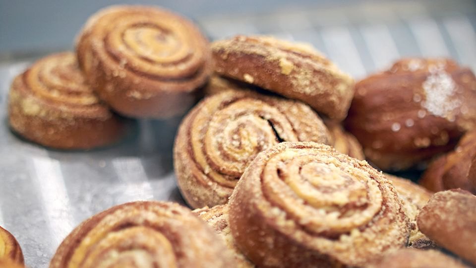 День коричной плюшки