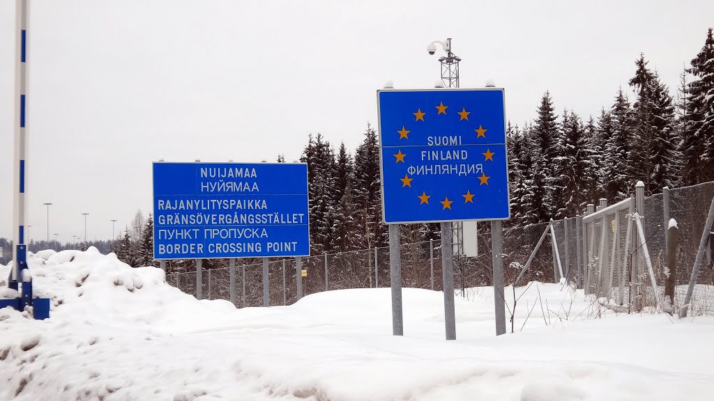На границе с Финляндией усилена проверка документов
